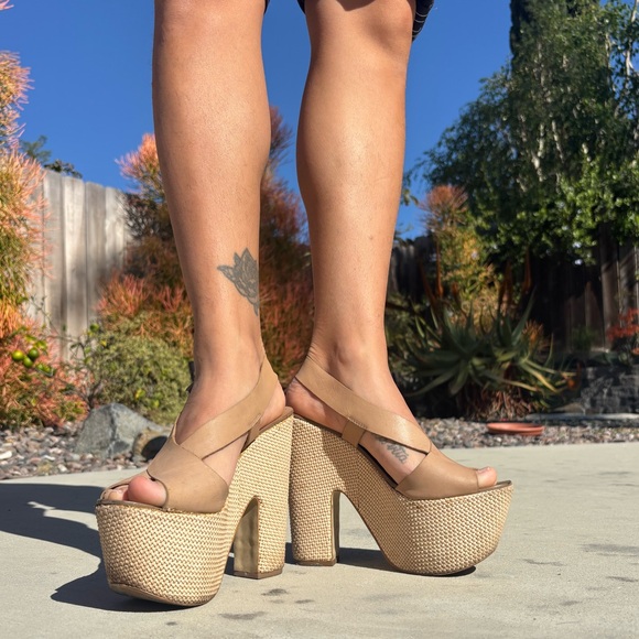 Heels - Picture 5 of 7